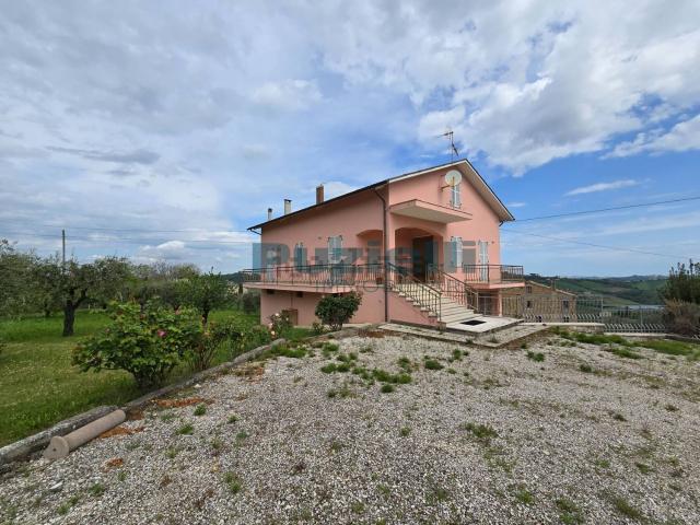 Villetta indipendente in vendita di 198 m² in Via Indaco, 31