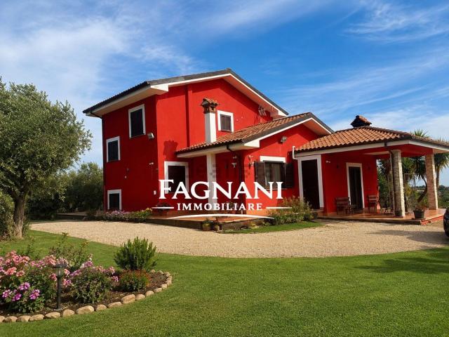 Villetta indipendente in vendita di 163 m² in Via Mole del Giardino