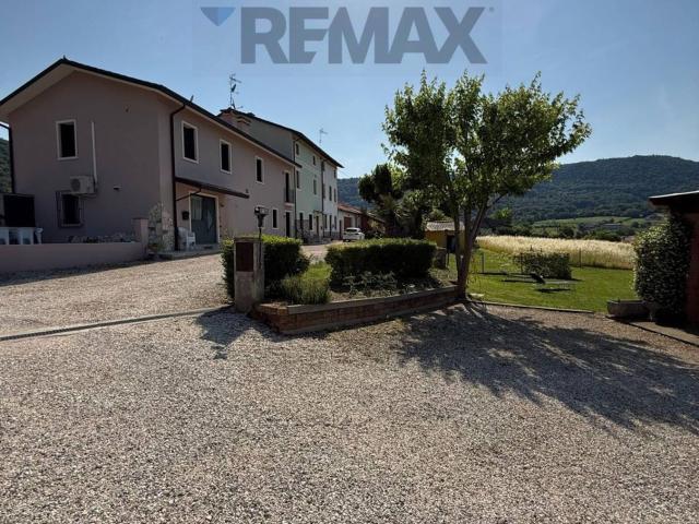 Villetta indipendente in vendita di 198 m² in Via Piave, 25