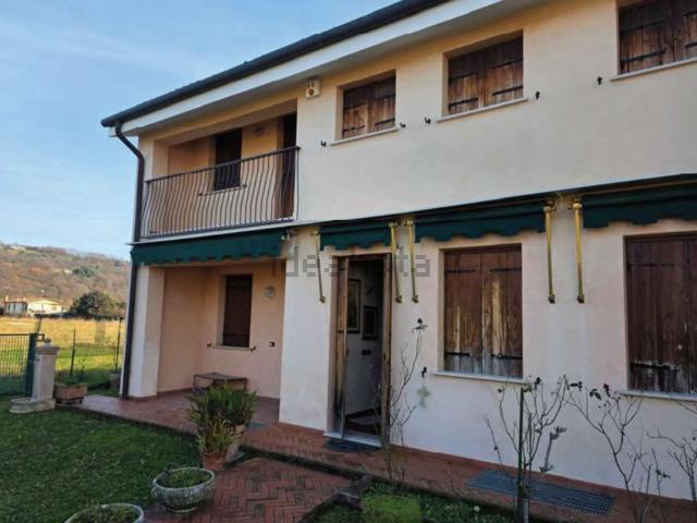 Villetta indipendente in vendita di 198 m² in Via Rialto, 8