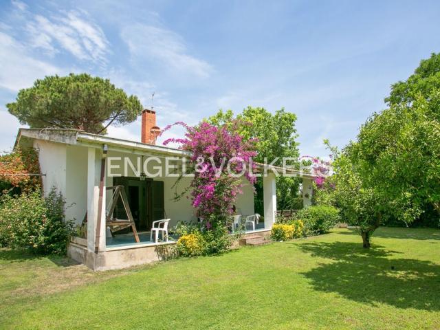 Villetta indipendente in vendita di 198 m² in Via Terracina, 80