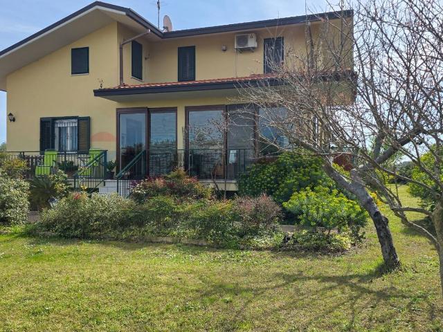 Villetta indipendente in vendita di 199 m² in Via Cesare Licini, 105