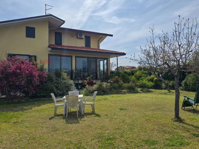 Villetta indipendente in vendita di 199 m² in Via Cesare Licini, 105