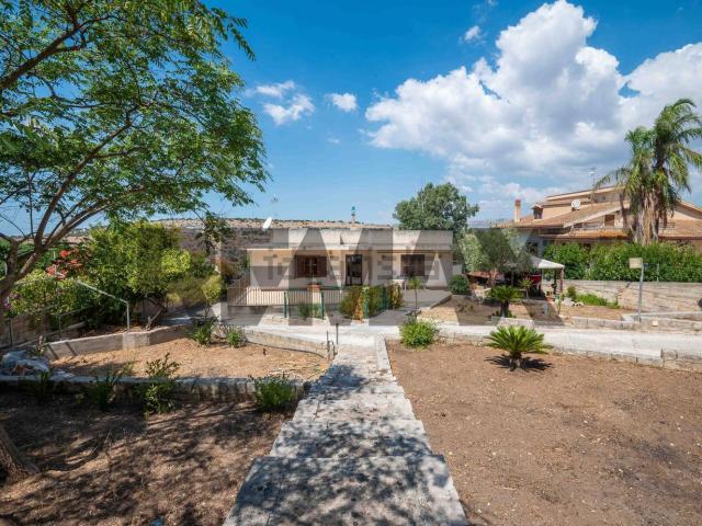 Villetta indipendente in vendita di 199 m² in Via Ferro di Cavallo