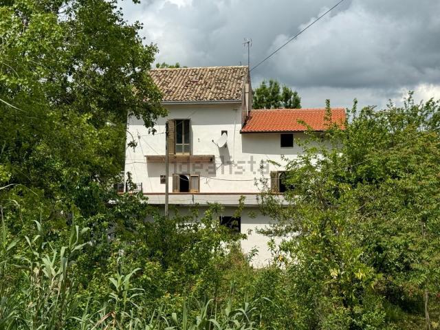 Villetta indipendente in vendita di 20000 m² in Contrada Torricchio