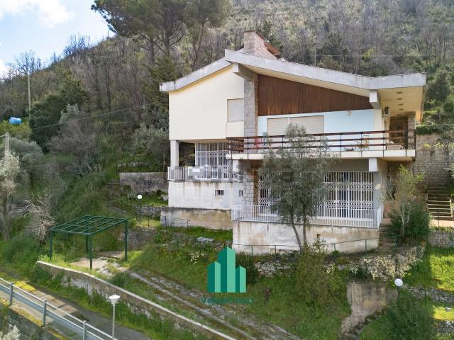 Villetta indipendente in vendita di 2000 m² in Via Crisafulli Gioacchino
