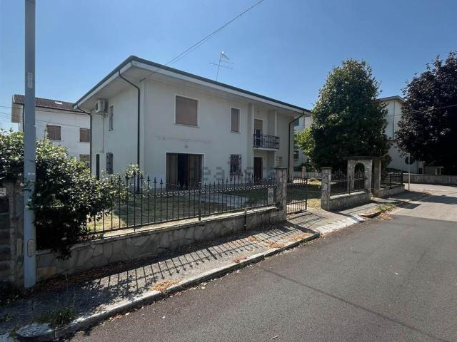 Villetta indipendente in vendita di 200 m²