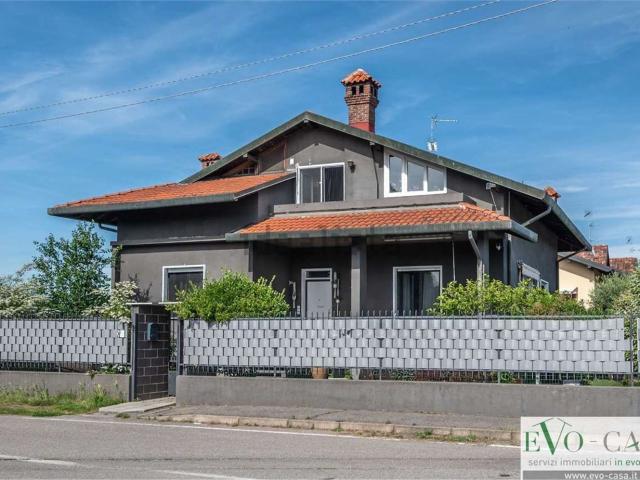 Villetta indipendente in vendita di 200 m² in Via C. Colombo, 78