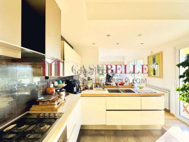 Villetta indipendente in vendita di 200 m² in Via Cortona, 109