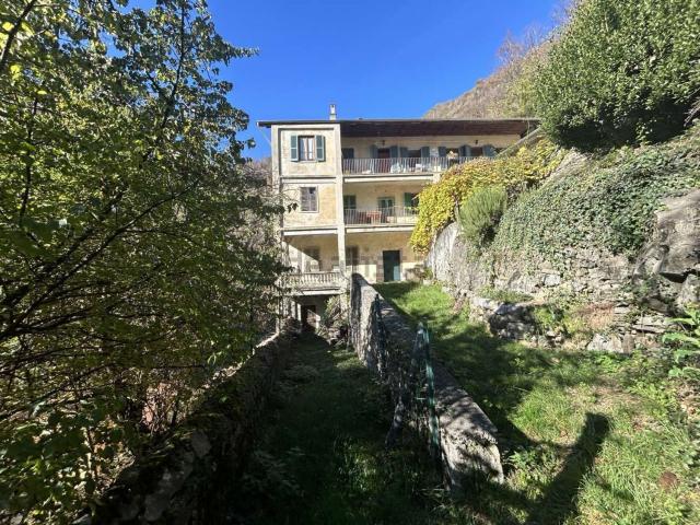 Villetta indipendente in vendita di 200 m² in Via Cavallero, 5