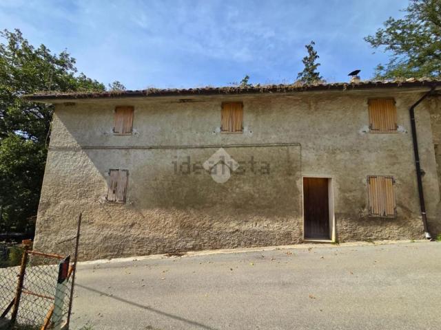 Villetta indipendente in vendita di 200 m² in Via Capo il Colle Roccafluvione