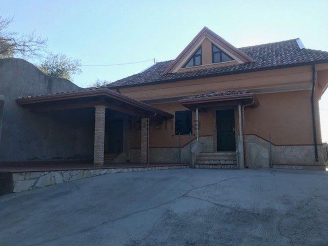 Villetta indipendente in vendita di 200 m² in Via Cappuccini, 2