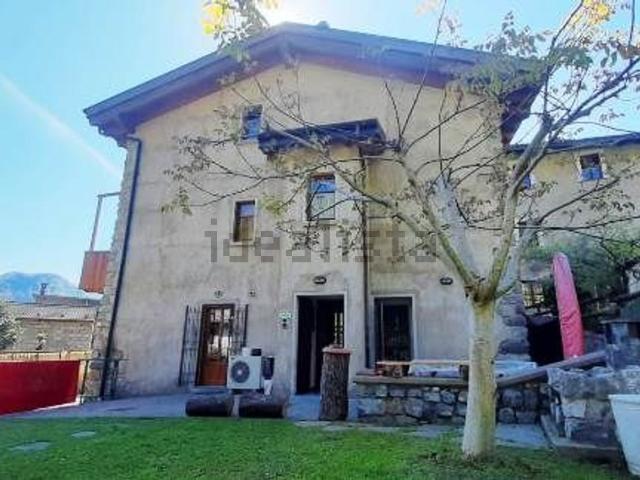 Villetta indipendente in vendita di 200 m² in Via Caraale, 11