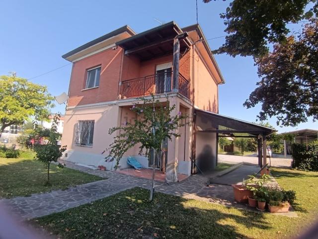 Villetta indipendente in vendita di 200 m² in Via Cascine