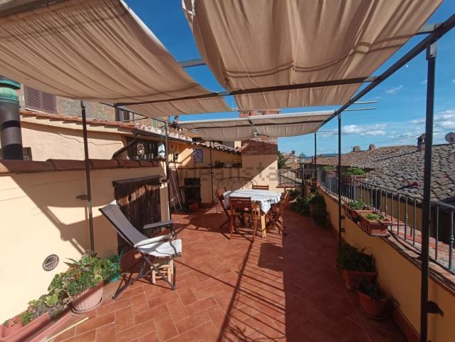 Villetta indipendente in vendita di 200 m² in Via Cesare Caporali