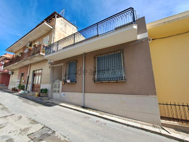 Villetta indipendente in vendita di 200 m² in Via Ciro Menotti