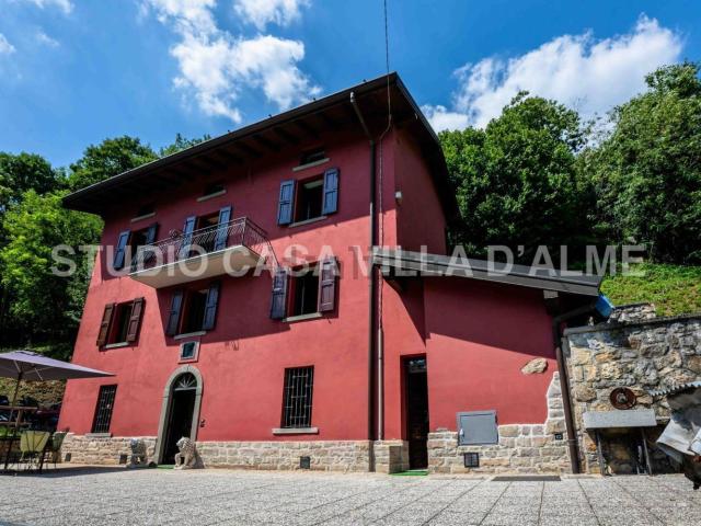 Villetta indipendente in vendita di 200 m² in Via Clanezzo