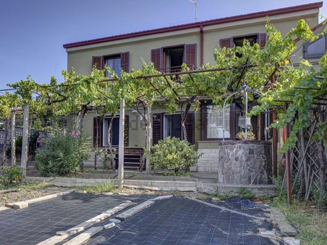 Villetta indipendente in vendita di 200 m² in Via A. de Almerigotti