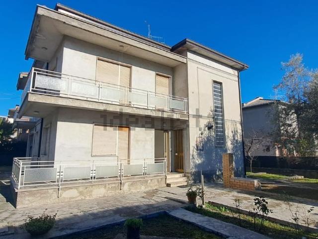 Villetta indipendente in vendita di 200 m² in Via Amerigo Vespucci, 77