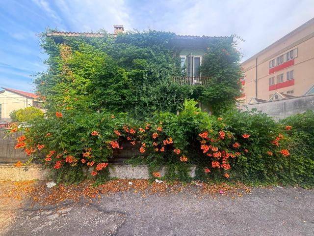 Villetta indipendente in vendita di 200 m² in Via Alessandro Volta