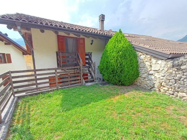 Villetta indipendente in vendita di 200 m² in Via Alessandro Manzoni