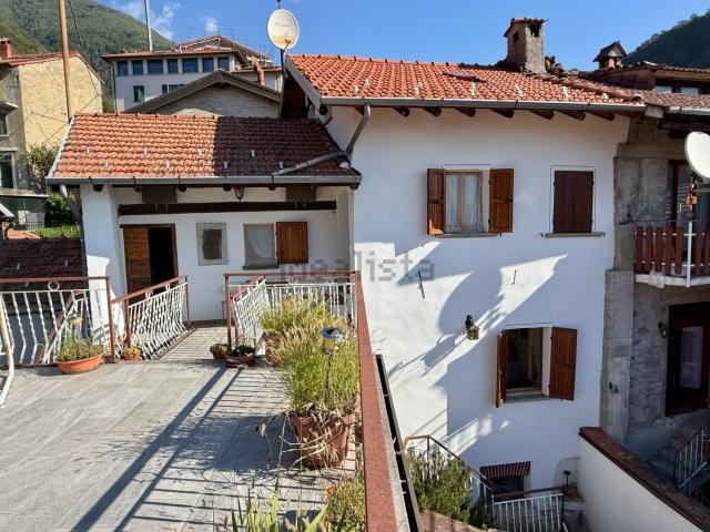 Villetta indipendente in vendita di 200 m² in Via alla Piazzola