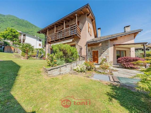 Villetta indipendente in vendita di 200 m² in Via alle Fontane, 15