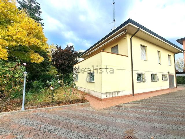 Villetta indipendente in vendita di 200 m² in Via Arturo Scotti