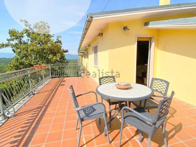 Villetta indipendente in vendita di 200 m² in Via Aricavallo