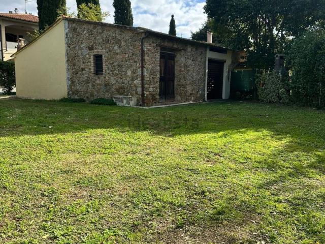 Villetta indipendente in vendita di 200 m² in Via Aurelia Vecchia