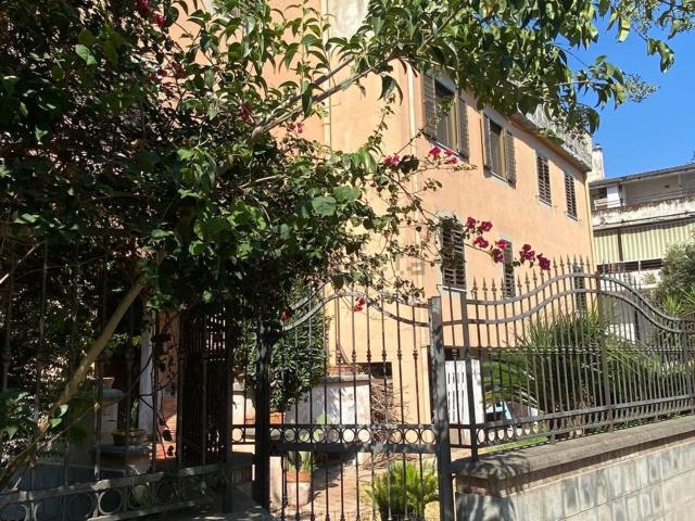 Villetta indipendente in vendita di 200 m² in Via Bari