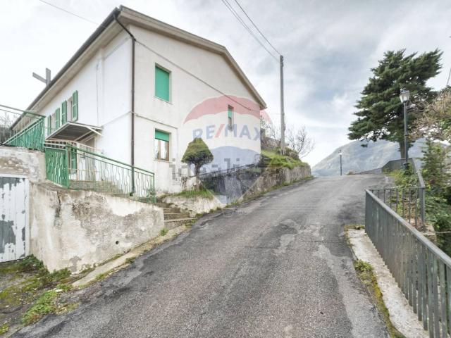 Villetta indipendente in vendita di 200 m² in Via Belvedere