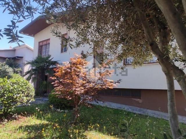 Villetta indipendente in vendita di 200 m² in Via Brescia, 8