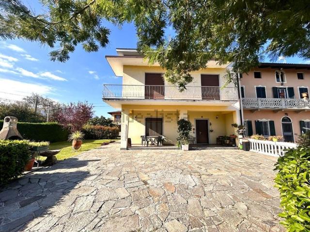 Villetta indipendente in vendita di 200 m² in Via Burolo, 35