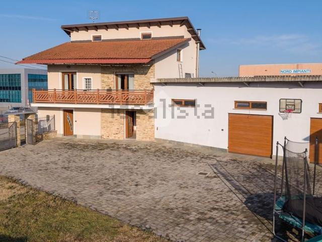 Villetta indipendente in vendita di 200 m² in Via Busca, 69