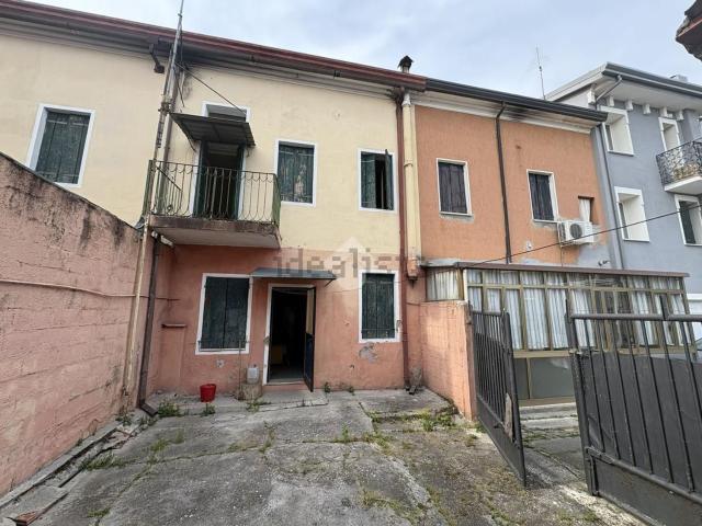 Villetta indipendente in vendita di 200 m² in Via Gomiero, 7986