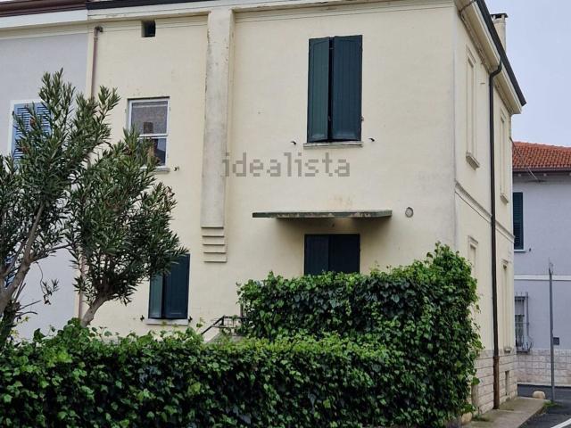 Villetta indipendente in vendita di 200 m² in Via Gastone Rigoni