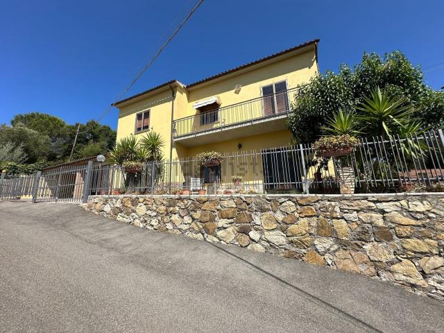 Villetta indipendente in vendita di 200 m² in Via Giuseppe Garibaldi in Pereta, 48