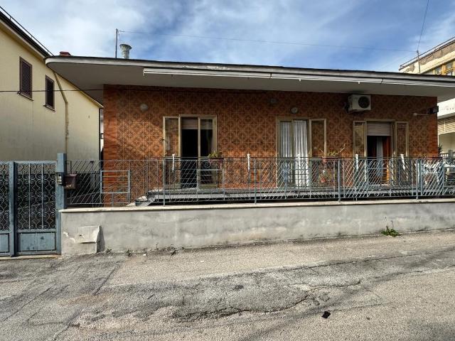Villetta indipendente in vendita di 200 m² in Via Giacomo Matteotti, 55