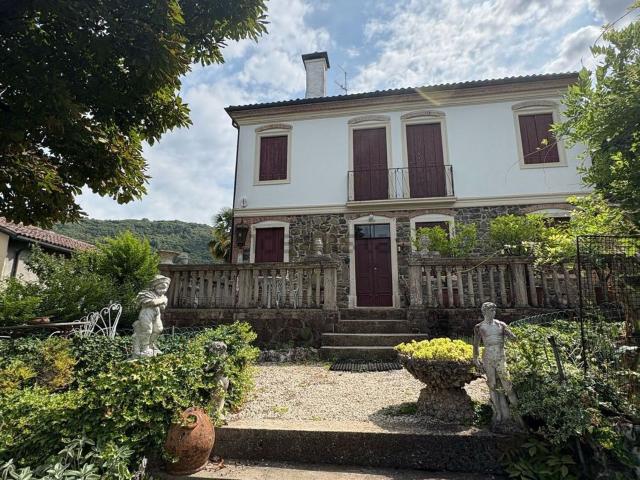 Villetta indipendente in vendita di 200 m² in Via Gian Battista Vico