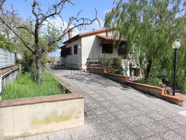 Villetta indipendente in vendita di 200 m² in Via Giorgio Ambrosoli