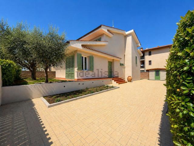 Villetta indipendente in vendita di 200 m² in Via Giovanni Bachelet, 34
