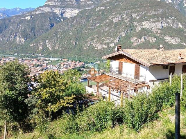 Villetta indipendente in vendita di 200 m² in Via Guido Lodron