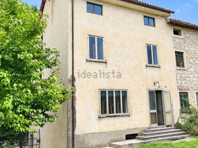 Villetta indipendente in vendita di 200 m² in Via Dante Alighieri