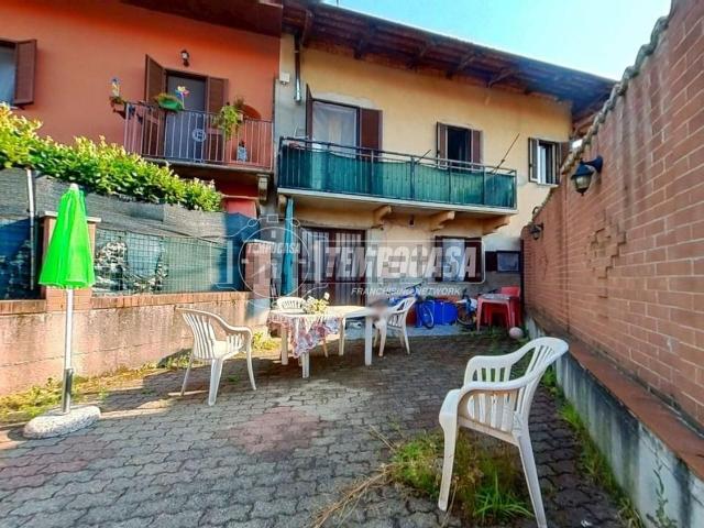 Villetta indipendente in vendita di 200 m² in Via dei Giardini, 12
