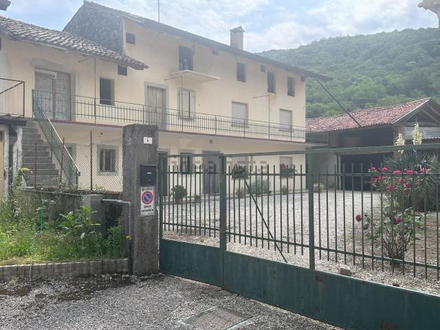 Villetta indipendente in vendita di 200 m² in Via dei Luchs, 4