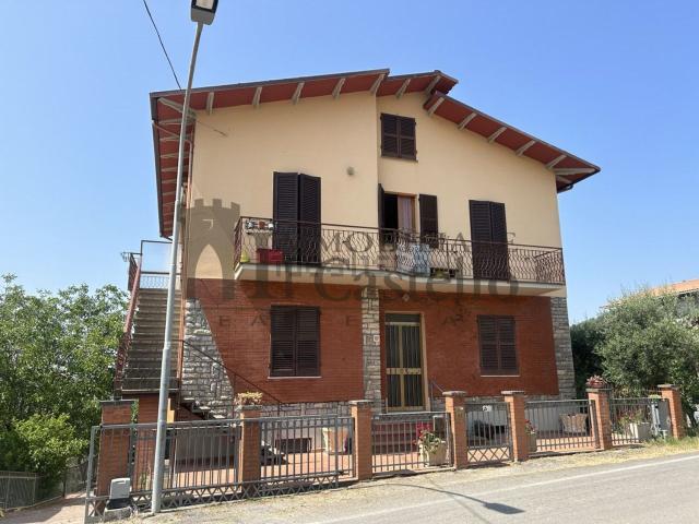 Villetta indipendente in vendita di 200 m² in Via del Lago