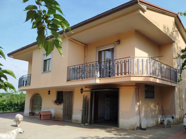 Villetta indipendente in vendita di 200 m² in Via della Mola