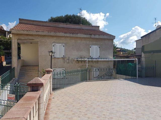 Villetta indipendente in vendita di 200 m² in Via delle Ginestre