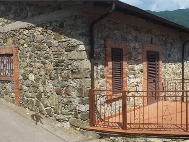 Villetta indipendente in vendita di 200 m² in Via di Chiosa